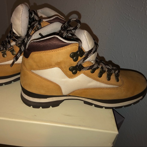 Shoes - Picture 3 of 4